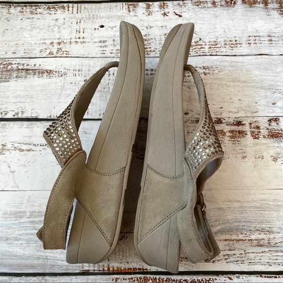 FITFLOP Sandal Flip Flops Taupe Grey & Rhinestone Velcro Back Strap Sz 9 Summer - Picture 3 of 11
